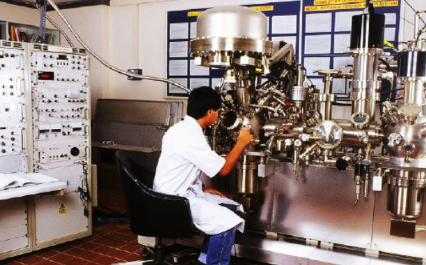 Figure 2a.  Dr Mike Loh at the VG ESCALAB Mk 2/SIMSLAB system.