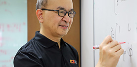 Hoi-Kwong Lo wins international scientific award from Optica